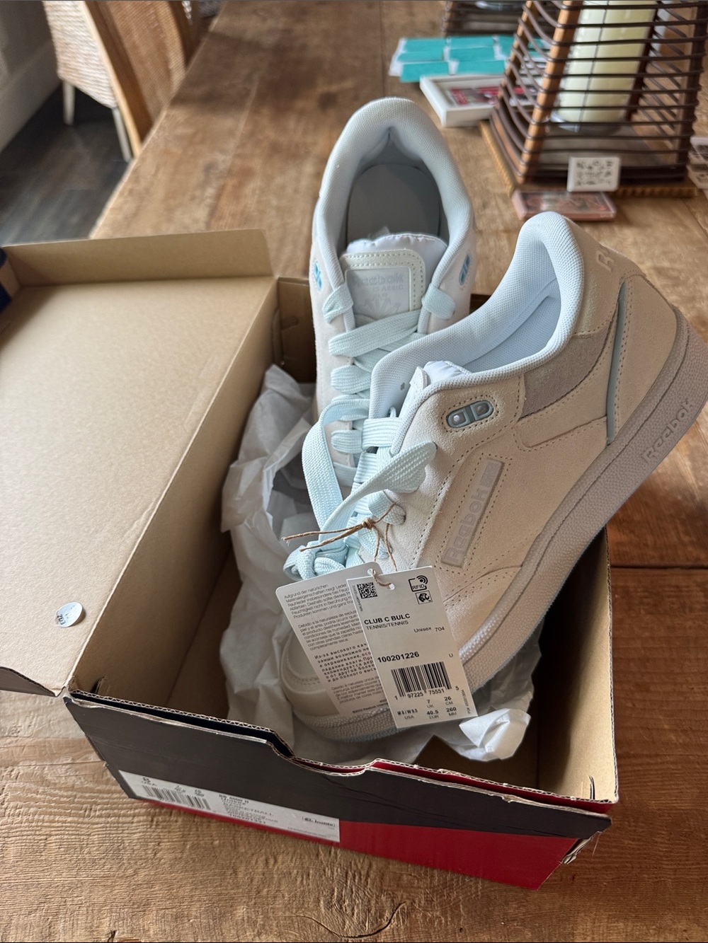New in Box Reebok club c unisex tennis shoe sz 8